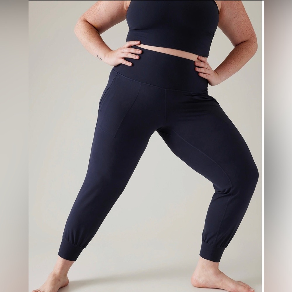 Athleta Salutation Jogger in Powervita